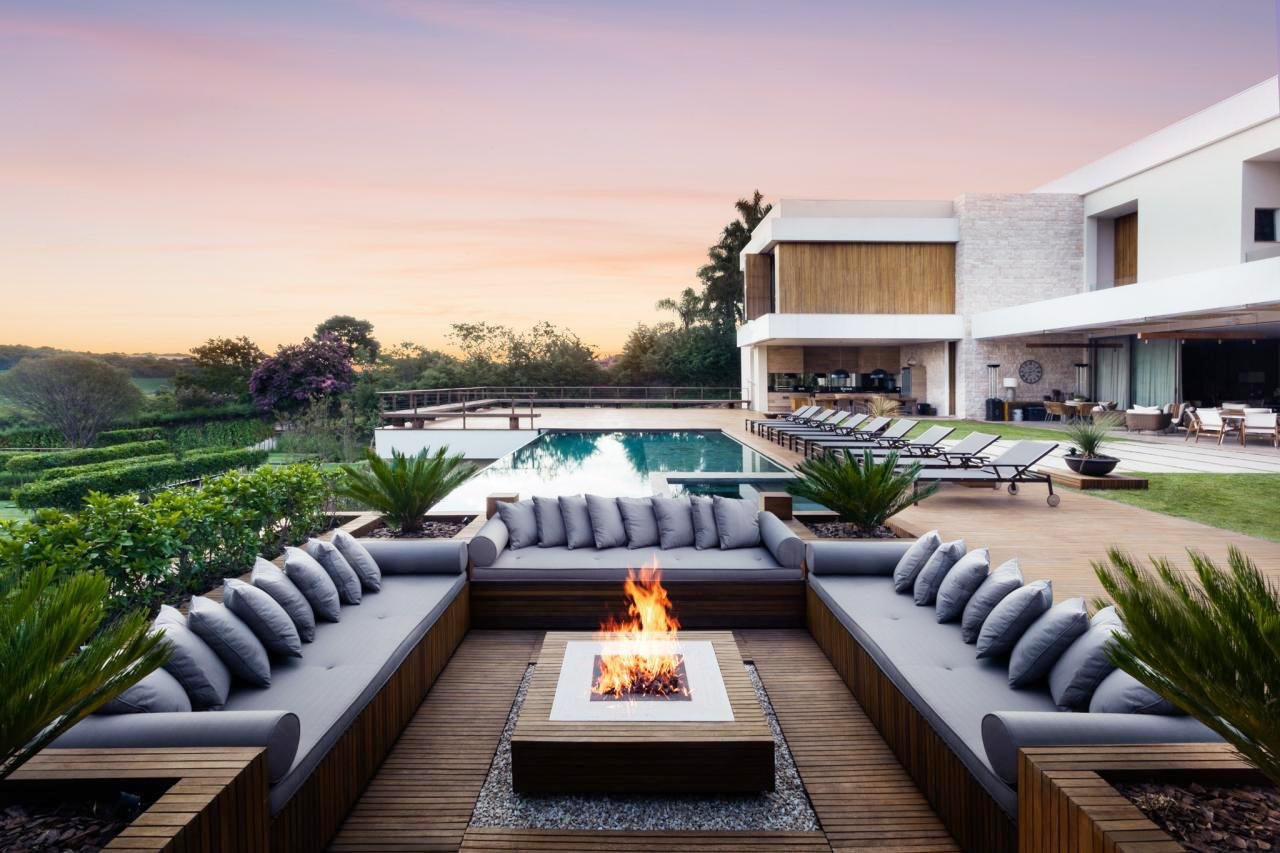 Deck with fire pit